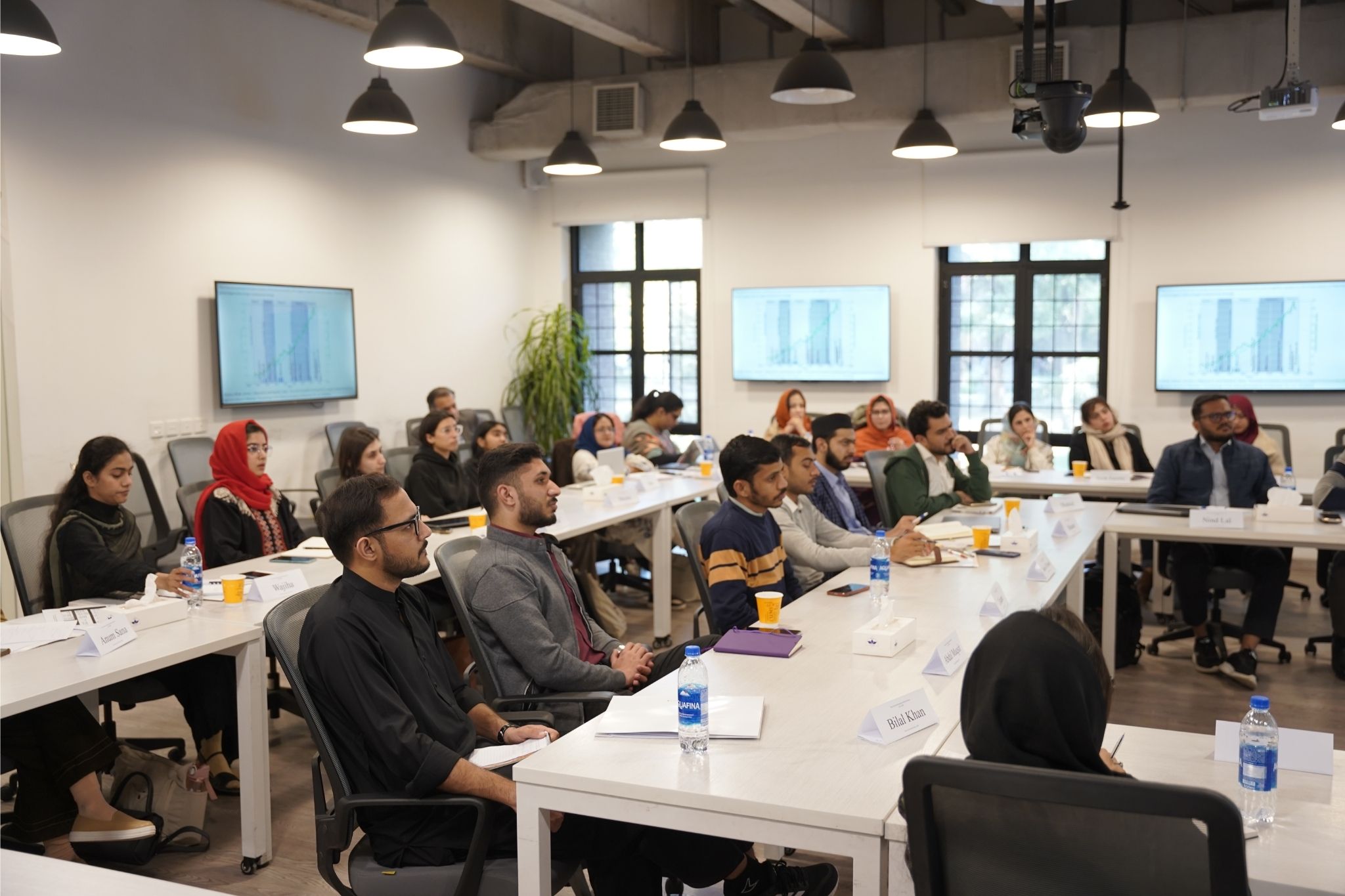 Policy Crises and Institutional Gridlock in Pakistan's Energy Transition